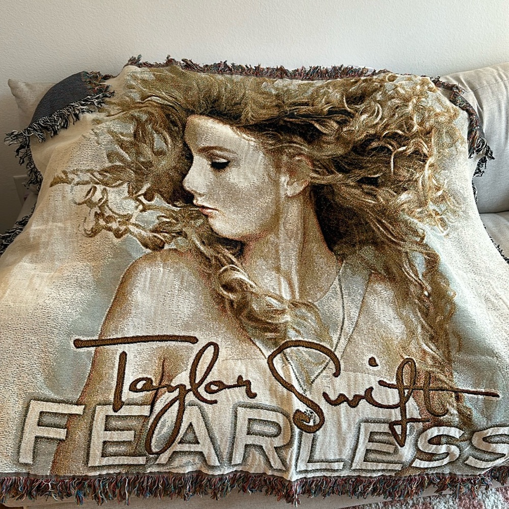 NWOT RARE Taylor Swift Fearless Woven Blanket